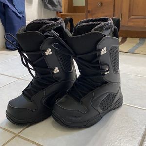 Thirtytwo snowboard boots - kids size 6.5